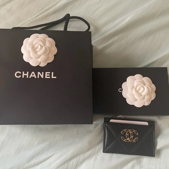 CHANEL Accessories - Chanel 19 Black Card Case